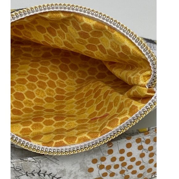 Cute and Colorful Queen Bee Print Wristlet Coin Purse Wallet - Picture 4 of 6